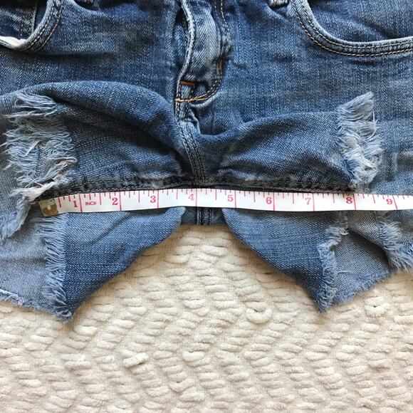 Hollister Cut Off Jean Shorts Size 3 - Picture 4 of 7